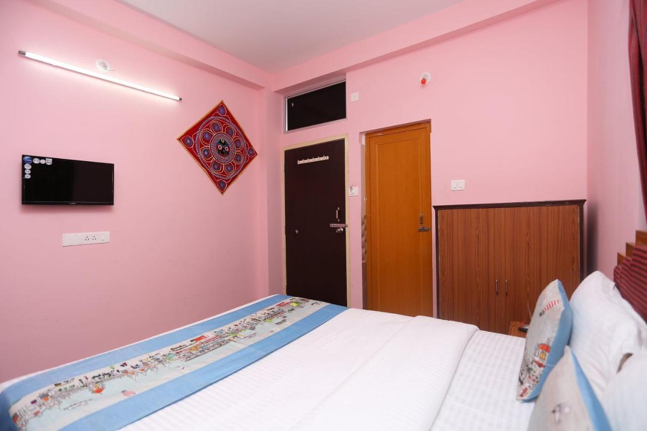 Oyo Hotel Balaram Palace Puri Exterior foto